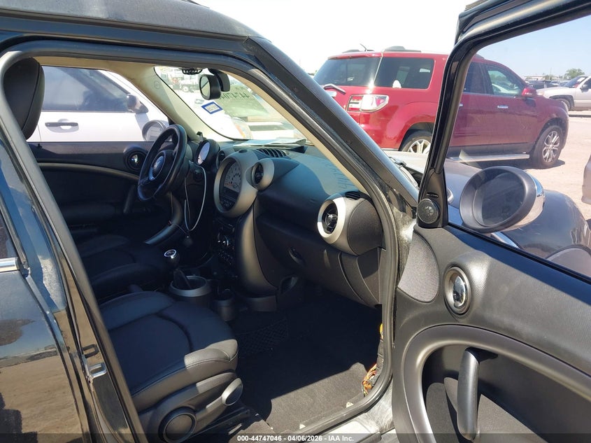 2011 Mini Cooper VIN WMWZC3C59BWH98392 IAAI salvage auction — NORMAL WEAR, Salvage (Texas), sold $850 on 2026-07-28 (photo 5)