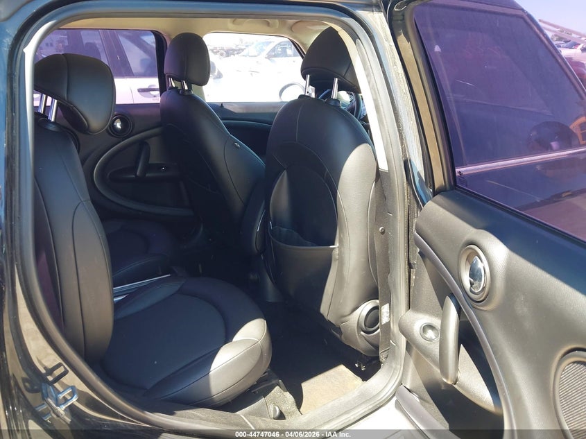 2011 Mini Cooper VIN WMWZC3C59BWH98392 IAAI salvage auction — NORMAL WEAR, Salvage (Texas), sold $850 on 2026-07-28 (photo 8)