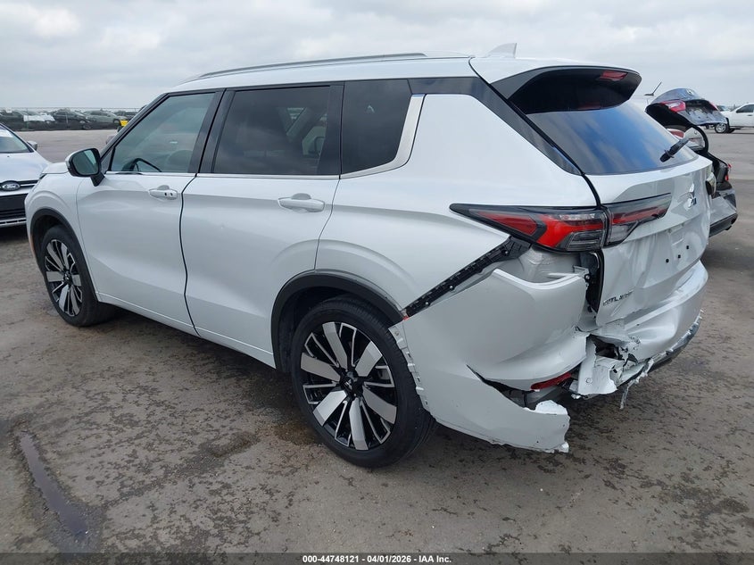 2025 Mitsubishi Outlander VIN JA4J3WA80SZ020809 IAAI salvage auction — REAR END, Wait Title, sold $13,850 on 2026-09-17 (photo 3)