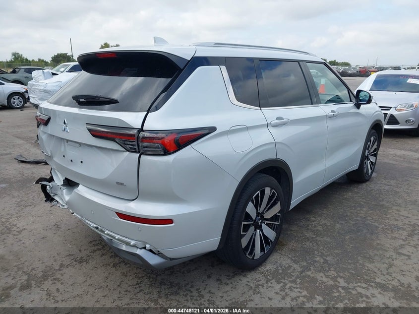 2025 Mitsubishi Outlander VIN JA4J3WA80SZ020809 IAAI salvage auction — REAR END, Wait Title, sold $13,850 on 2026-09-17 (photo 4)
