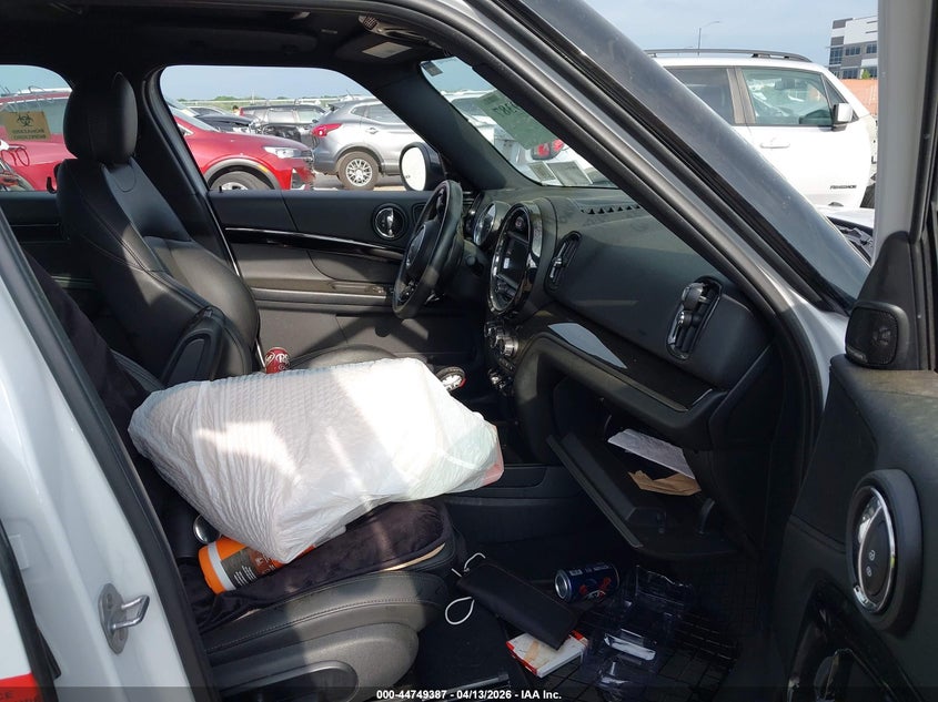 2019 Mini Countryman VIN WMZYT5C59K3G92116 IAAI salvage auction — BIO HAZARD, Salvage (Texas), sold $5,500 on 2026-07-28 (photo 5)