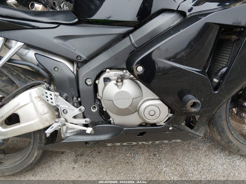 2005 Honda Cbr VIN JH2PC37085M205540 IAAI salvage auction — THEFT, Salvage (Florida), sold $1,300 on 2026-07-08 (photo 8)