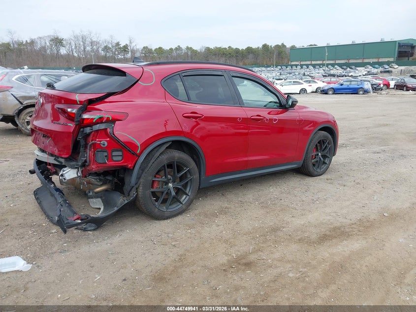 2019 Alfa romeo Stelvio VIN ZASPAKBN7K7C71218 IAAI salvage auction — REAR END, Wait Title, sold $4,225 on 2026-08-11 (photo 4)