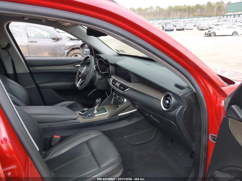 2019 Alfa romeo Stelvio VIN ZASPAKBN7K7C71218 IAAI salvage auction — REAR END, Wait Title, sold $4,225 on 2026-08-11 (photo 5)