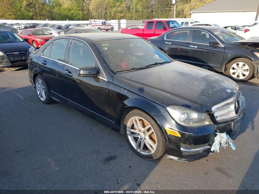2013 Mercedes-benz C-klasse VIN WDDGF8AB4DR246780 IAAI salvage auction — NORMAL WEAR, Wait Title, sold $300 on 2026-07-22 (photo 1)