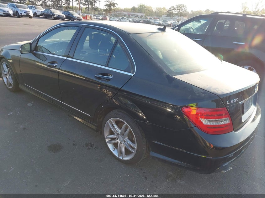 2013 Mercedes-benz C-klasse VIN WDDGF8AB4DR246780 IAAI salvage auction — NORMAL WEAR, Wait Title, sold $300 on 2026-07-22 (photo 3)