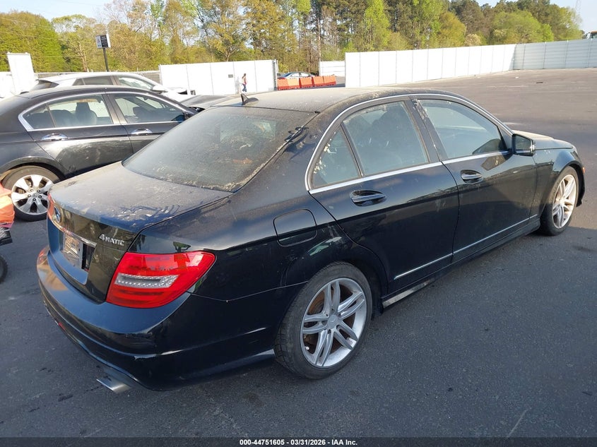 2013 Mercedes-benz C-klasse VIN WDDGF8AB4DR246780 IAAI salvage auction — NORMAL WEAR, Wait Title, sold $300 on 2026-07-22 (photo 4)