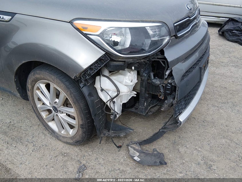 2018 Kia Soul VIN KNDJP3A58J7576259 IAAI salvage auction — RIGHT FRONT, Wait Title, sold $725 on 2026-07-08 (photo 6)