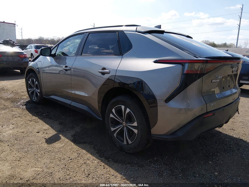 2025 Toyota Bz4x VIN JTMABACA5SA093250 IAAI salvage auction — RIGHT SIDE, Wait Title, sold $8,100 on 2026-08-19 (photo 3)