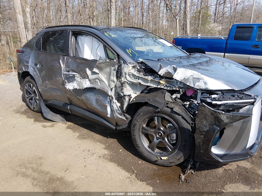 2025 Toyota Bz4x VIN JTMABACA5SA093250 IAAI salvage auction — RIGHT SIDE, Wait Title, sold $8,100 on 2026-08-19 (photo 6)
