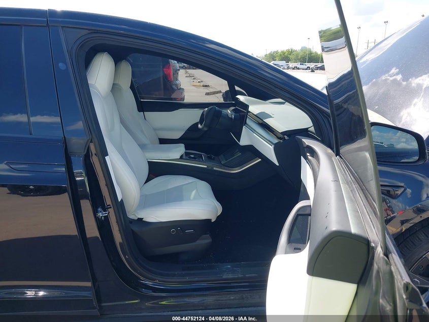 2022 Tesla Model x VIN 7SAXCBE62NF340003 IAAI salvage auction — RIGHT FRONT, Salvage Title, sold $28,700 on 2026-09-03 (photo 5)