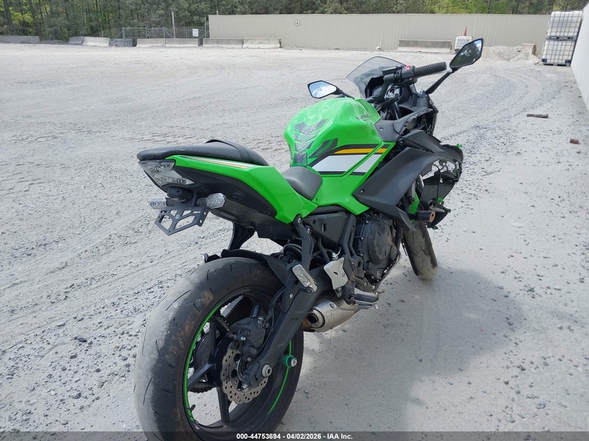 2025 Kawasaki Ninja VIN ML5EXEP11SDAF8474 IAAI salvage auction — RIGHT SIDE, Salvage (Georgia), sold $2,025 on 2026-07-15 (photo 4)