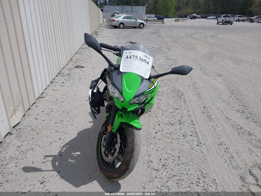 2025 Kawasaki Ninja VIN ML5EXEP11SDAF8474 IAAI salvage auction — RIGHT SIDE, Salvage (Georgia), sold $2,025 on 2026-07-15 (photo 5)