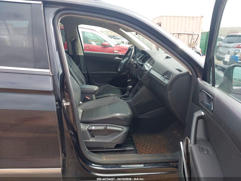 2018 Volkswagen Tiguan VIN 3VV2B7AX6JM088284 IAAI salvage auction — WATER/FLOOD, Salvage (Hawaii), sold $1,175 on 2026-08-04 (photo 5)
