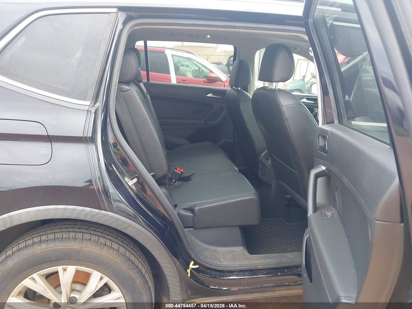 2018 Volkswagen Tiguan VIN 3VV2B7AX6JM088284 IAAI salvage auction — WATER/FLOOD, Salvage (Hawaii), sold $1,175 on 2026-08-04 (photo 8)