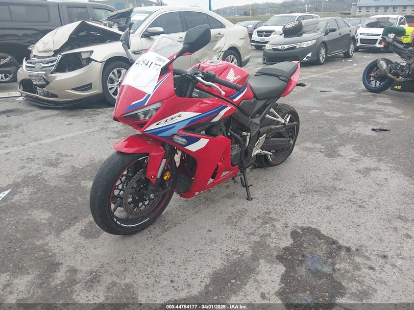 2024 Honda Cbr VIN MLHRH1553R5000503 IAAI salvage auction — THEFT, Salvage (Illinois), sold $3,600 on 2026-07-07 (photo 2)