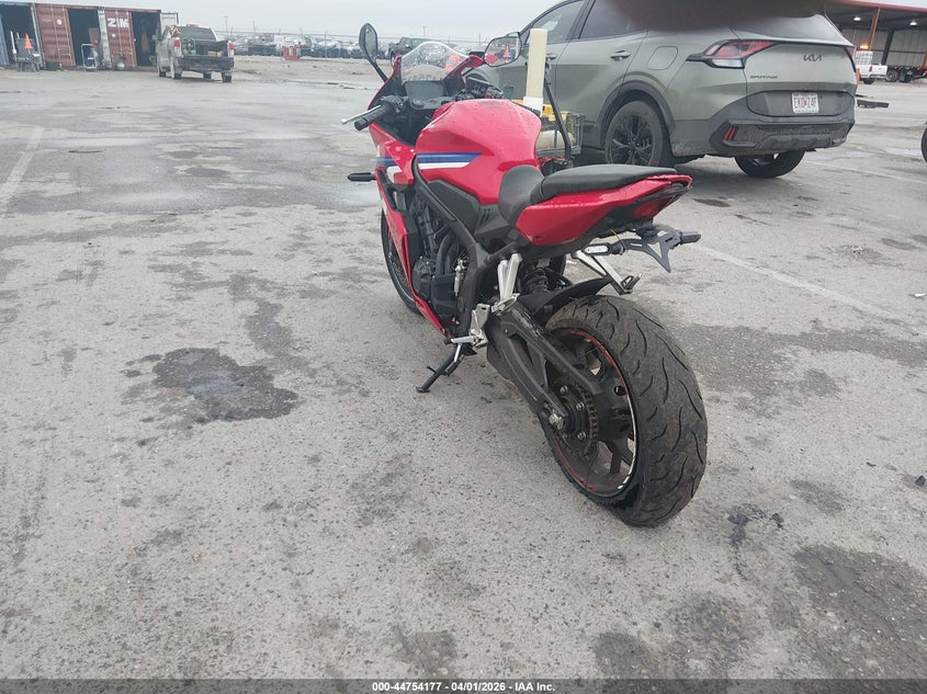 2024 Honda Cbr VIN MLHRH1553R5000503 IAAI salvage auction — THEFT, Salvage (Illinois), sold $3,600 on 2026-07-07 (photo 3)