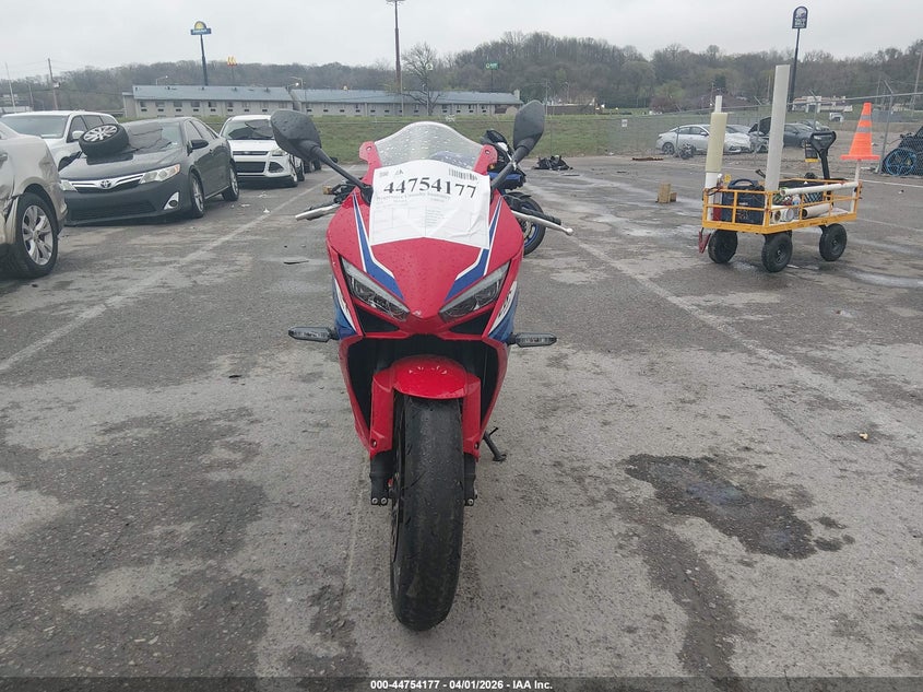 2024 Honda Cbr VIN MLHRH1553R5000503 IAAI salvage auction — THEFT, Salvage (Illinois), sold $3,600 on 2026-07-07 (photo 5)