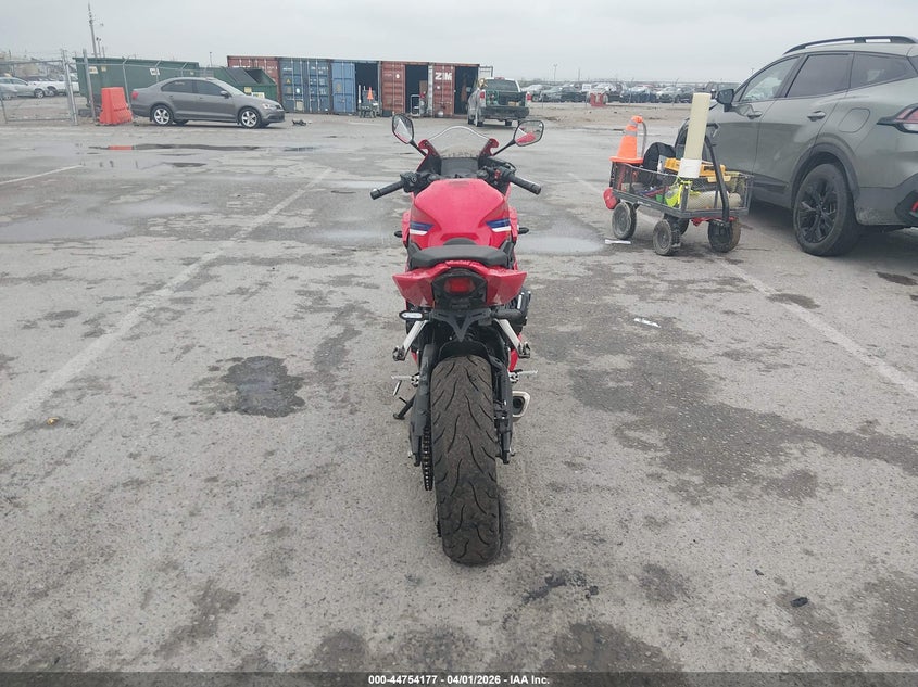 2024 Honda Cbr VIN MLHRH1553R5000503 IAAI salvage auction — THEFT, Salvage (Illinois), sold $3,600 on 2026-07-07 (photo 6)