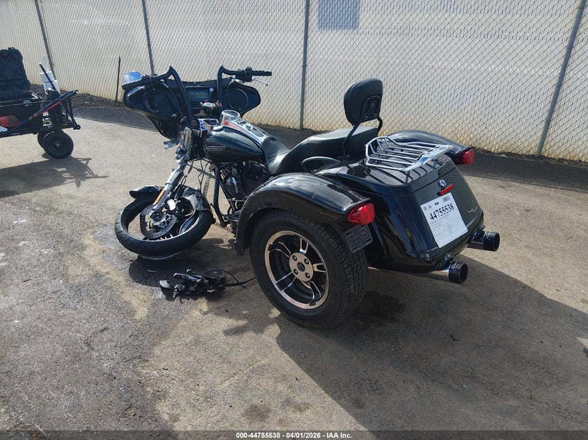 2015 Harley-davidson Freewheeler VIN 1HD1MCM19FB852503 IAAI salvage auction — FRONT END, Clear (Oklahoma), sold $1,050 on 2026-07-21 (photo 3)
