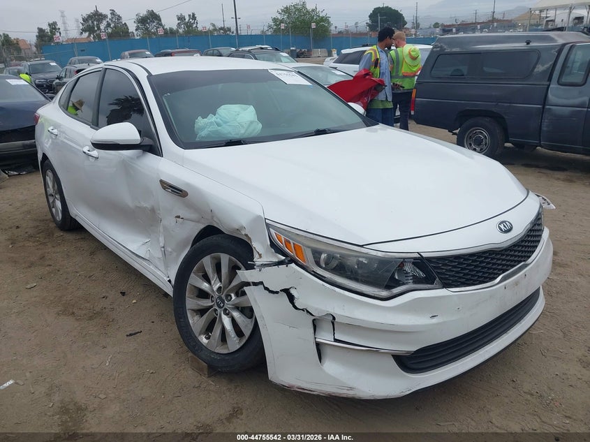 2017 Kia Optima VIN 5XXGT4L34HG172884 IAAI salvage auction — RIGHT SIDE, Wait Title, sold $925 on 2026-07-29 (photo 1)
