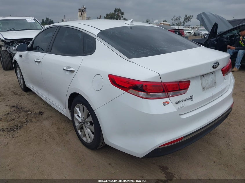 2017 Kia Optima VIN 5XXGT4L34HG172884 IAAI salvage auction — RIGHT SIDE, Wait Title, sold $925 on 2026-07-29 (photo 3)