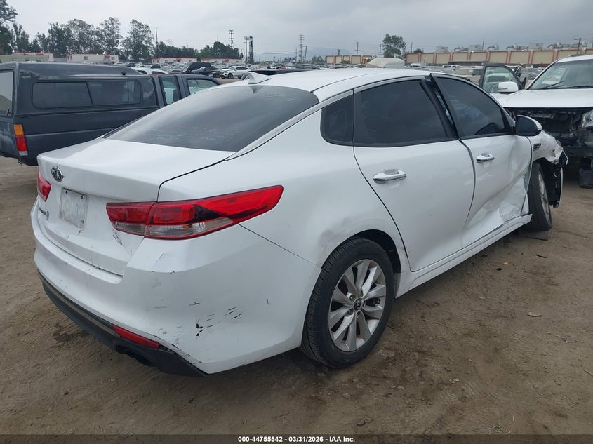 2017 Kia Optima VIN 5XXGT4L34HG172884 IAAI salvage auction — RIGHT SIDE, Wait Title, sold $925 on 2026-07-29 (photo 4)