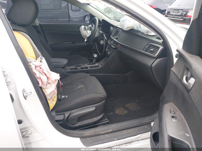 2017 Kia Optima VIN 5XXGT4L34HG172884 IAAI salvage auction — RIGHT SIDE, Wait Title, sold $925 on 2026-07-29 (photo 5)
