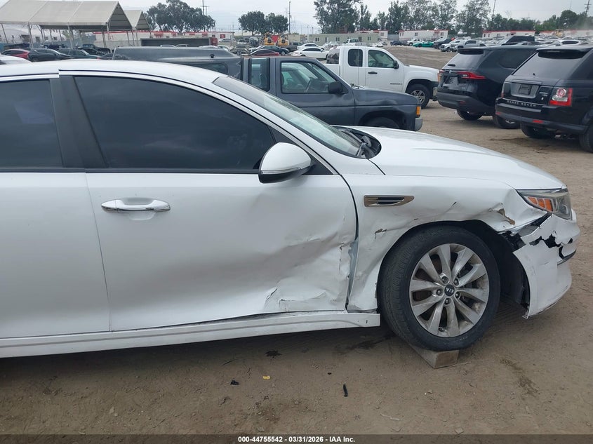 2017 Kia Optima VIN 5XXGT4L34HG172884 IAAI salvage auction — RIGHT SIDE, Wait Title, sold $925 on 2026-07-29 (photo 6)
