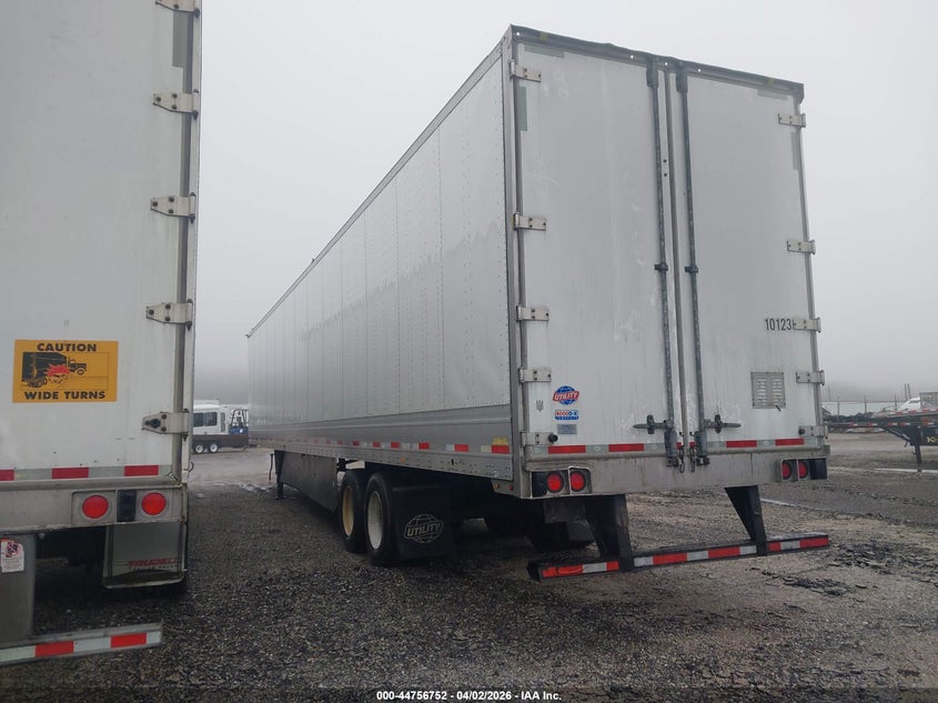 2023 Utility trailer mfg Semi trailer VIN 1UYVS2539P7951105 IAAI salvage auction — REAR END, Salvage (Illinois), sold $10,400 on 2026-08-17 (photo 3)