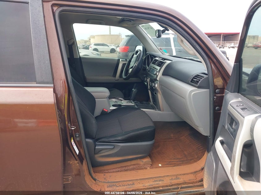 2010 Toyota 4runner VIN JTEZU5JRXA5007205 IAAI salvage auction — WATER/FLOOD, Salvage (Hawaii), sold $1,800 on 2026-07-28 (photo 5)