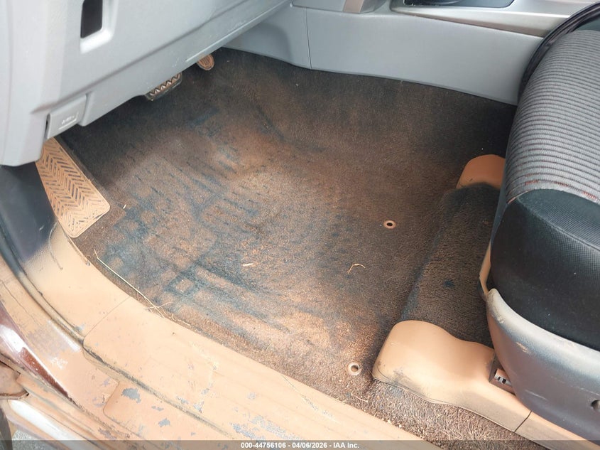 2010 Toyota 4runner VIN JTEZU5JRXA5007205 IAAI salvage auction — WATER/FLOOD, Salvage (Hawaii), sold $1,800 on 2026-07-28 (photo 6)