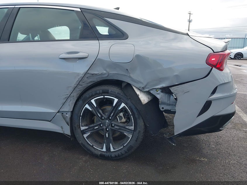 2024 Kia K5 VIN 5XXG64J26RG256398 IAAI salvage auction — SIDE, Wait Title, sold $7,600 on 2026-08-24 (photo 6)