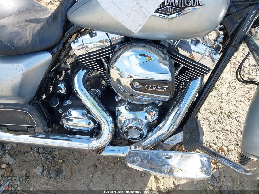 2014 Harley-davidson Road king VIN 1HD1FBM17EB672018 IAAI salvage auction — FRONT & REAR, Wait Title, sold $3,750 on 2026-07-07 (photo 8)
