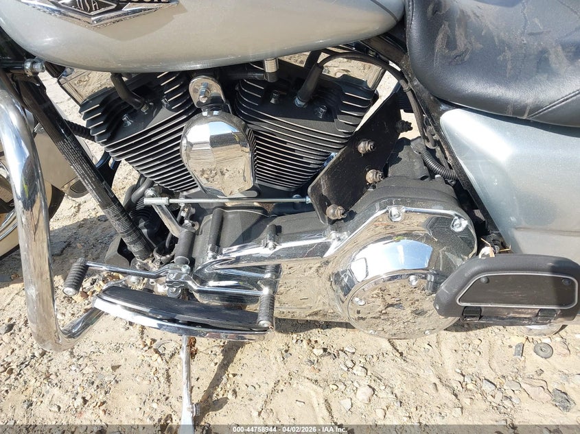 2014 Harley-davidson Road king VIN 1HD1FBM17EB672018 IAAI salvage auction — FRONT & REAR, Wait Title, sold $3,750 on 2026-07-07 (photo 9)