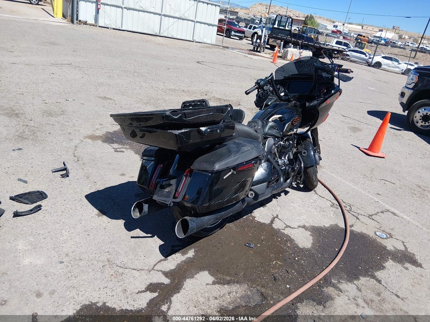 2025 Harley-davidson Road glide VIN 1HD1KH715SB613541 IAAI salvage auction — LEFT SIDE, Wait Title, sold $8,850 on 2026-07-22 (photo 4)