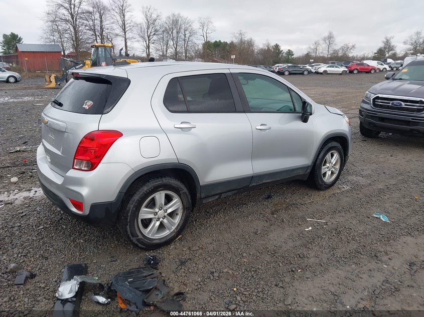 2021 Chevrolet Trax VIN KL7CJKSB5MB301438 IAAI salvage auction — FRONT END, Salvage (West Virginia), sold $1,625 on 2026-07-08 (photo 4)