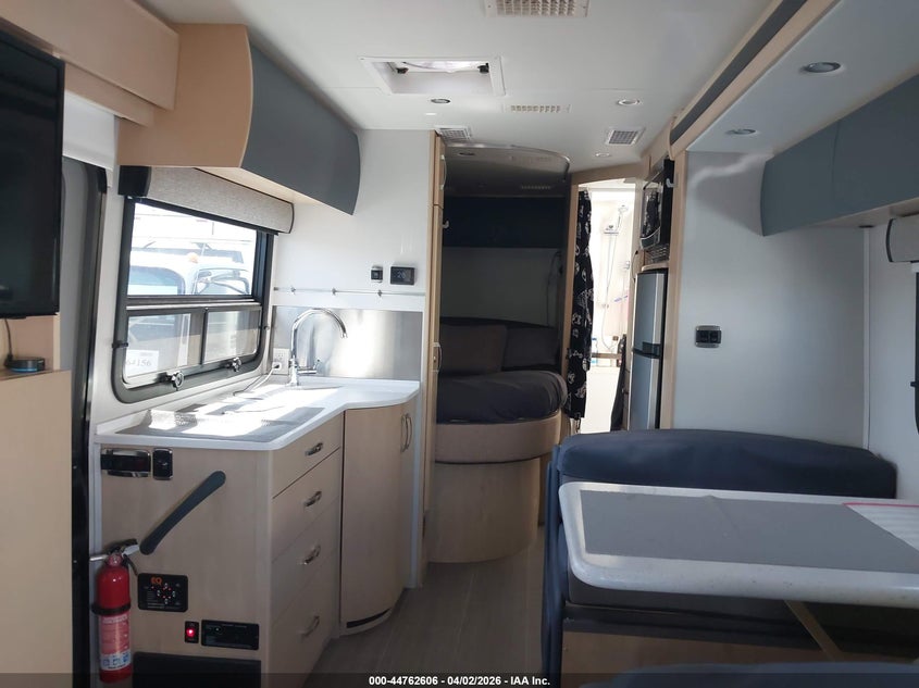 2017 Mercedes-benz Sprinter VIN WDAPF4CC7H9713613 IAAI salvage auction — RIGHT FRONT, Salvage (California), sold $33,875 on 2026-07-20 (photo 6)