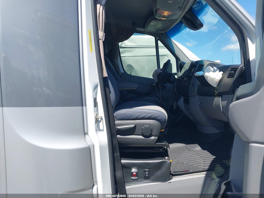 2017 Mercedes-benz Sprinter VIN WDAPF4CC7H9713613 IAAI salvage auction — RIGHT FRONT, Salvage (California), sold $33,875 on 2026-07-20 (photo 7)