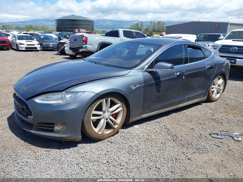 2015 Tesla Model s VIN 5YJSA1H45FF083955 IAAI salvage auction — FRESH WATER, Salvage (Hawaii), sold $800 on 2026-07-14 (photo 2)