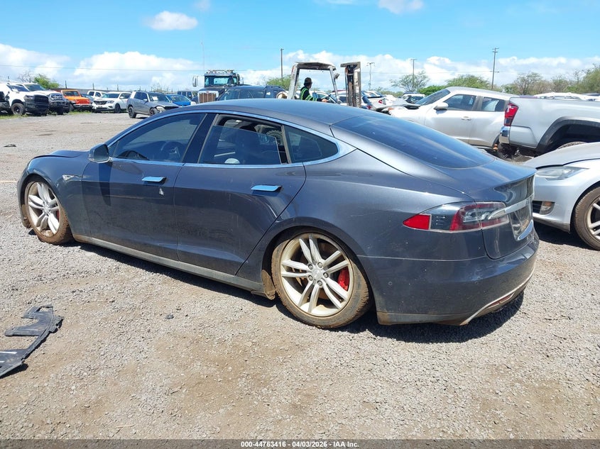 2015 Tesla Model s VIN 5YJSA1H45FF083955 IAAI salvage auction — FRESH WATER, Salvage (Hawaii), sold $800 on 2026-07-14 (photo 3)