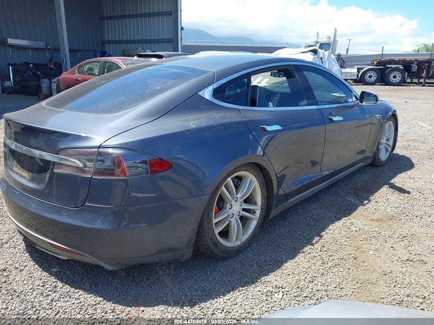 2015 Tesla Model s VIN 5YJSA1H45FF083955 IAAI salvage auction — FRESH WATER, Salvage (Hawaii), sold $800 on 2026-07-14 (photo 4)