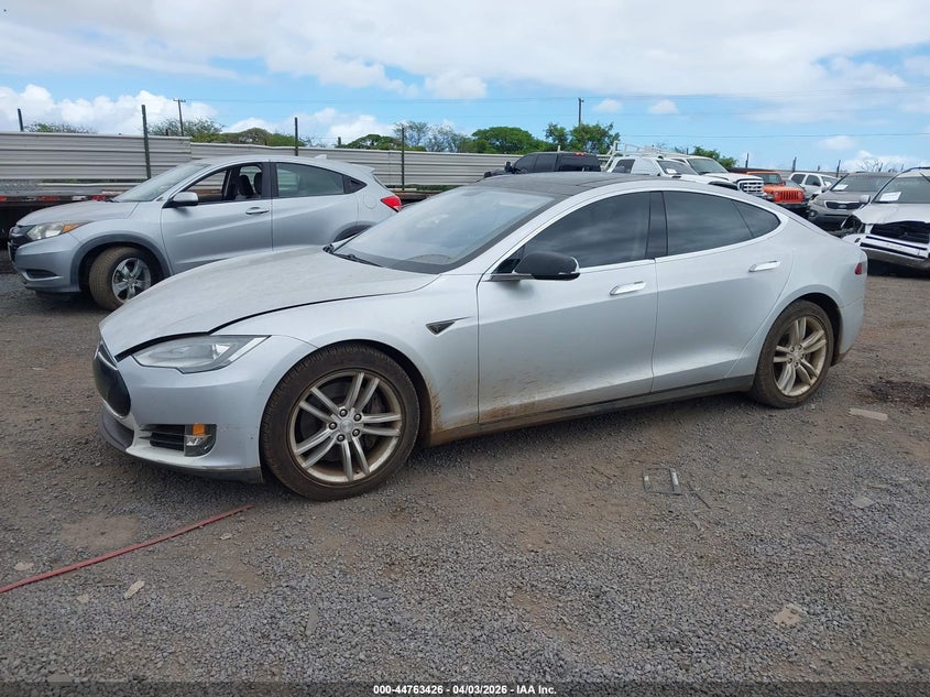 2013 Tesla Model s VIN 5YJSA1AC8DFP10890 IAAI salvage auction — FRESH WATER, Salvage (Hawaii), sold $1,050 on 2026-07-07 (photo 2)