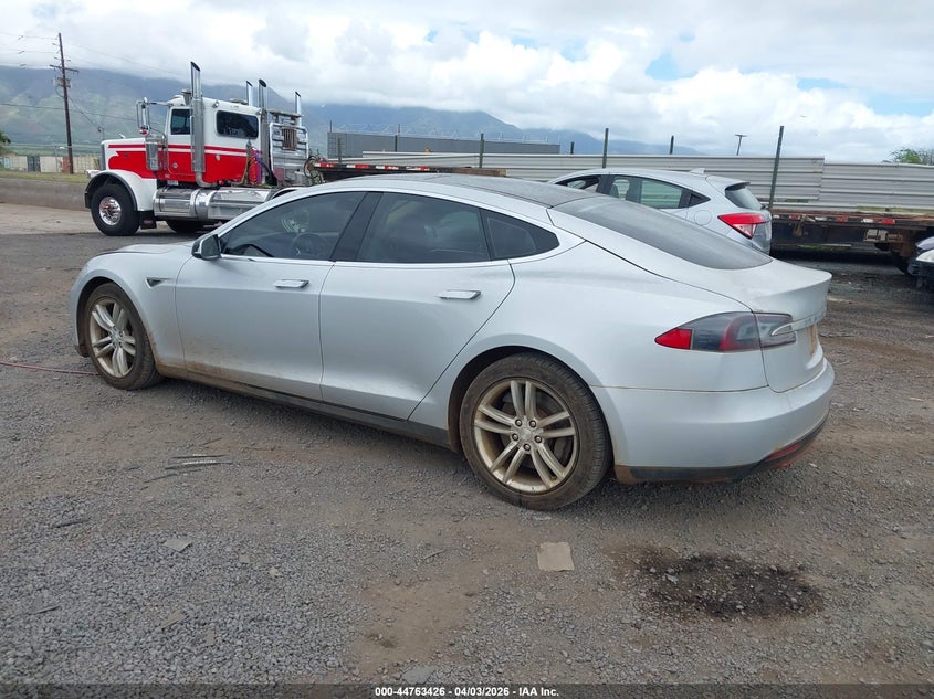 2013 Tesla Model s VIN 5YJSA1AC8DFP10890 IAAI salvage auction — FRESH WATER, Salvage (Hawaii), sold $1,050 on 2026-07-07 (photo 3)