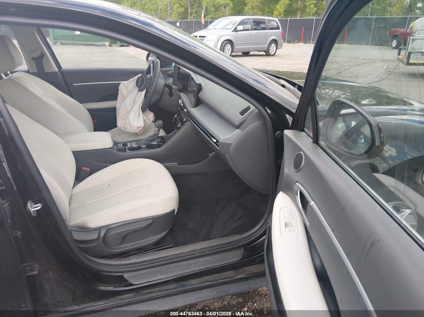 2025 Hyundai Sonata VIN KMHL24JA4SA504405 IAAI salvage auction — FRONT & REAR, Wait Title, sold $7,700 on 2026-07-15 (photo 5)