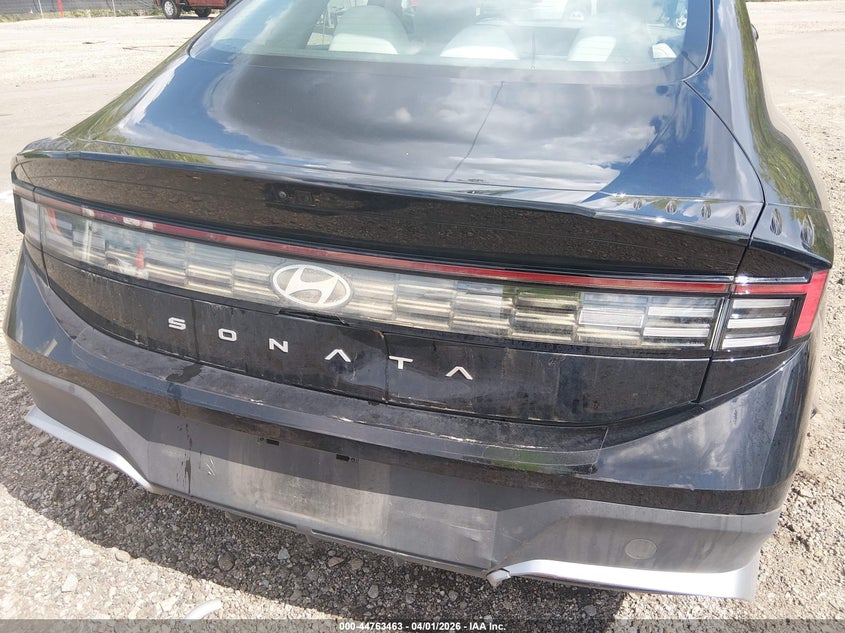 2025 Hyundai Sonata VIN KMHL24JA4SA504405 IAAI salvage auction — FRONT & REAR, Wait Title, sold $7,700 on 2026-07-15 (photo 6)