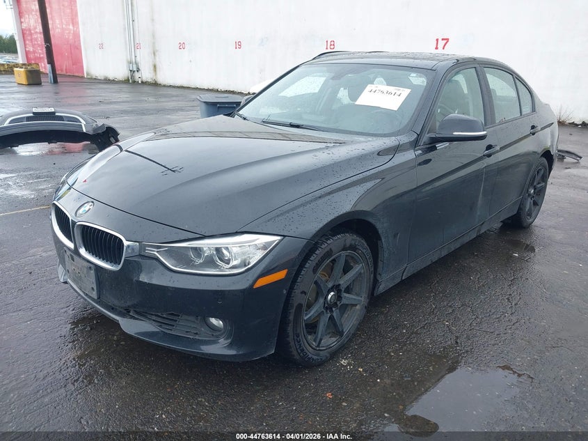 2014 BMW 3er VIN WBA3B5C56EP539424 IAAI salvage auction — REAR END, Wait Title, sold $25 on 2026-07-30 (photo 2)