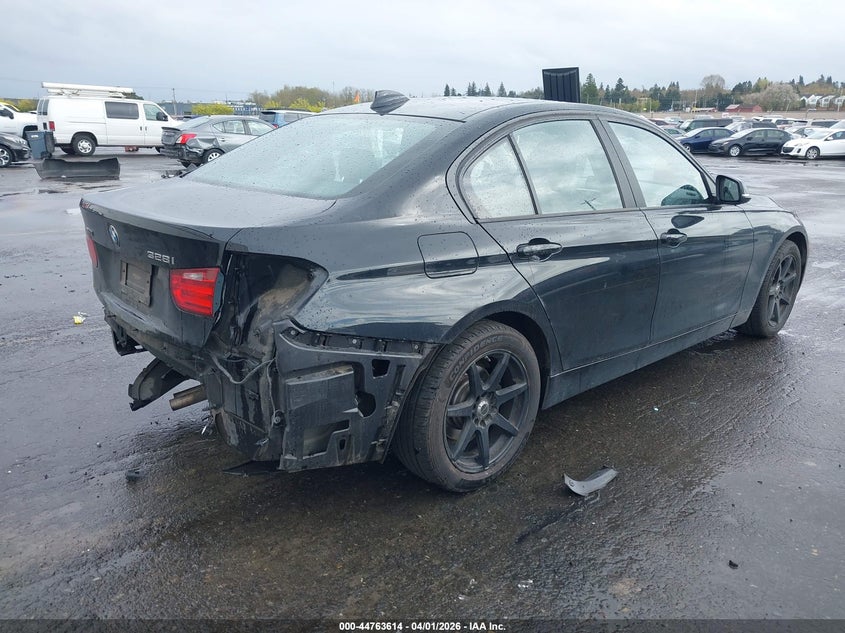 2014 BMW 3er VIN WBA3B5C56EP539424 IAAI salvage auction — REAR END, Wait Title, sold $25 on 2026-07-30 (photo 4)