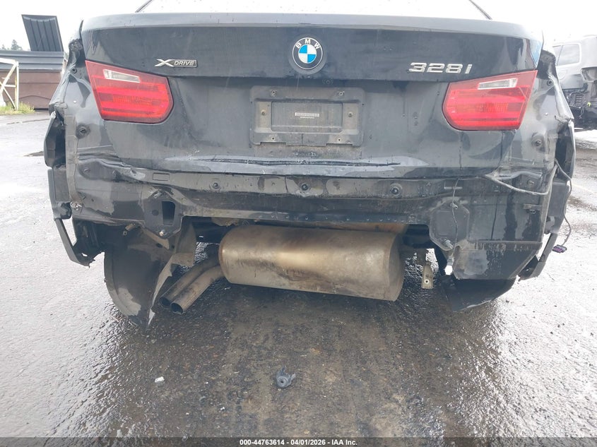 2014 BMW 3er VIN WBA3B5C56EP539424 IAAI salvage auction — REAR END, Wait Title, sold $25 on 2026-07-30 (photo 6)