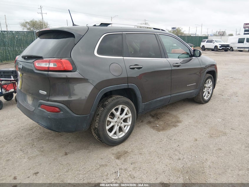 2017 Jeep Cherokee VIN 1C4PJLCBXHW586287 IAAI salvage auction — LEFT SIDE, Wait Title, sold $2,100 on 2026-07-10 (photo 4)